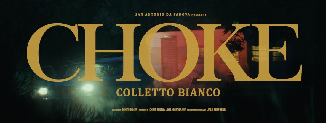 Movie poster for 'Choke' featuring a large, gold title over a dimly lit building and car at night, creating a mysterious atmosphere.