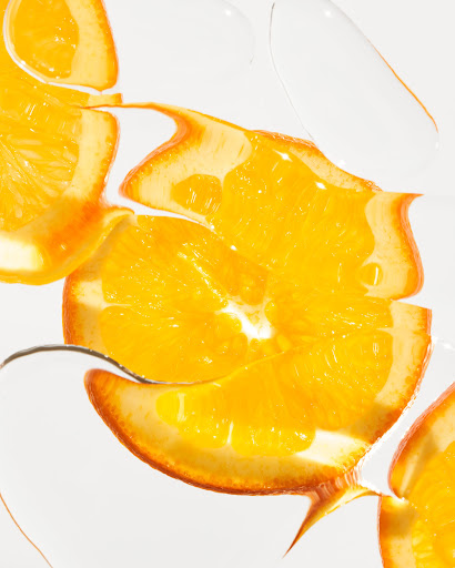 Vibrant close-up of sliced oranges in clear liquid, creating a refreshing and juicy visual for food and beverage-related content.