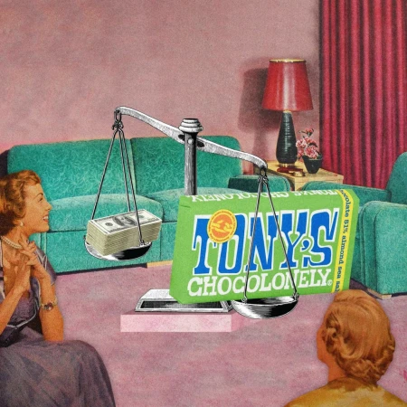 Illustration with a retro aesthetic showing a stack of money on a scale balancing against a large Tony's Chocolonely bar indoors.