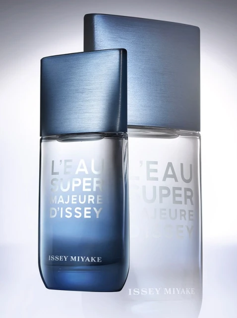 Two Issey Miyake L'Eau Super Majeure d'Issey bottles, one slightly behind the other, with a square blue-gray cap and clear glass body.