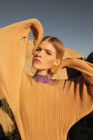Hayley J Farrington