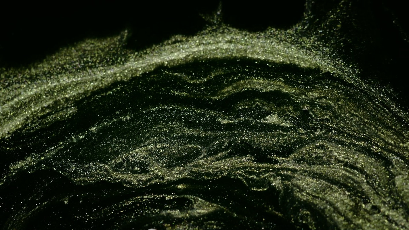 Abstract dark green and gold fluid art with swirls, glitter, and a luxurious, organic texture, creating a captivating visual effect.