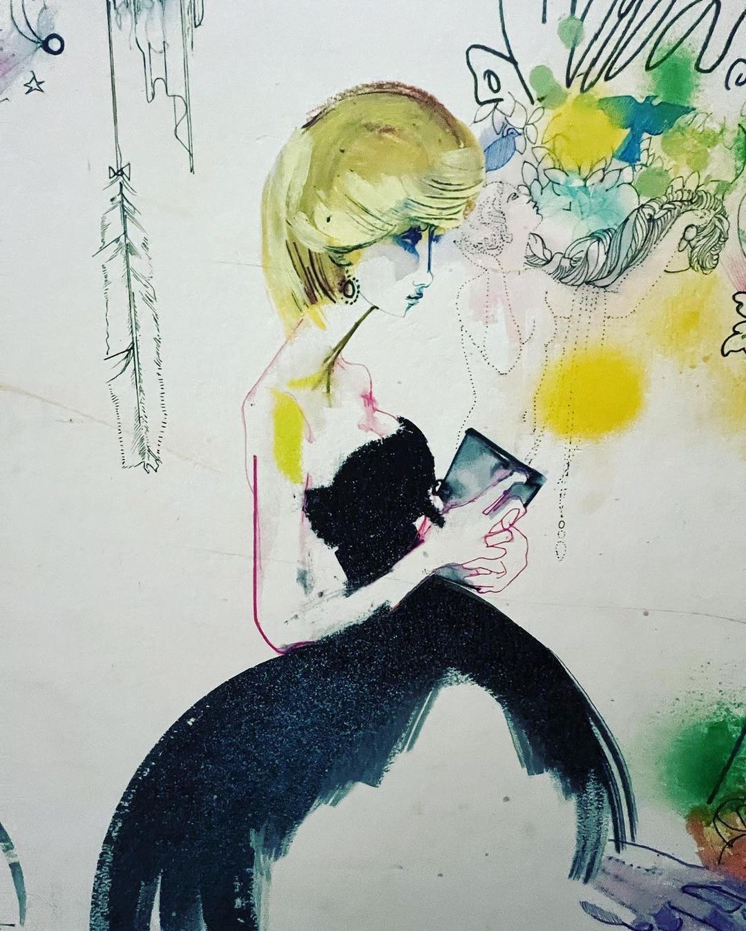 Illustration of a woman with blonde hair holding a device. She's wearing a black dress, set against an abstract, artistic background.