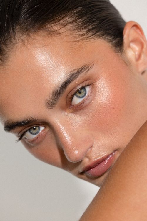 Close up beauty portrait of a woman with wet look hair and dewy skin captured by Ali Mitton