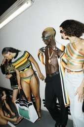 Group of four models posing outdoors against a pale wall, captured by photographer Gabriel Perez Silva.