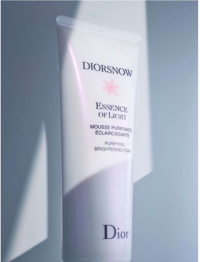 DiorSnow Essence of Light Mousse Purifiante Eclaircissante purifying brightening foam in a white container with white background.