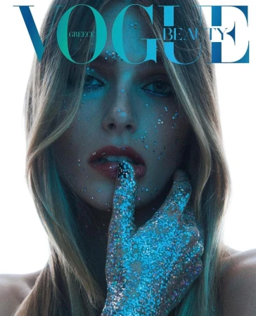 Close-up beauty editorial portrait of a woman with glitter on her face and hand by Alvaro Beamud Cortes