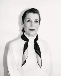 Monochrome portrait of an elderly woman wearing a white turtleneck and silk neckscarf by photographer Anton Gottlob.