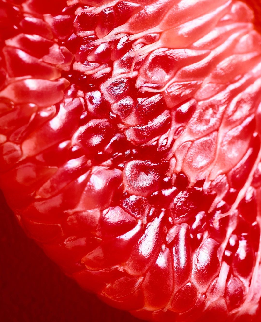 Close-up of the inside of a vibrant pink grapefruit, showcasing its juicy segments and intricate texture, highlighting its freshness and natural beauty.
