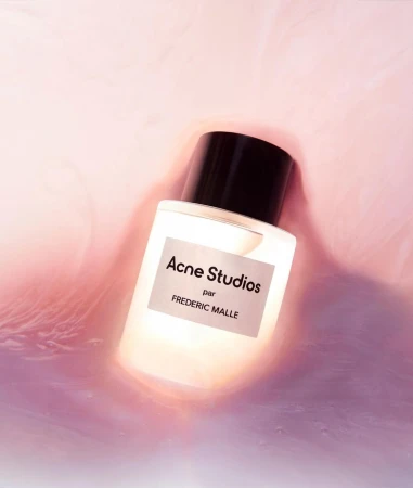 Acne Studios par Frederic Malle perfume bottle angled in soft pink and purple swirling liquid captured by Carlijn Jacobs