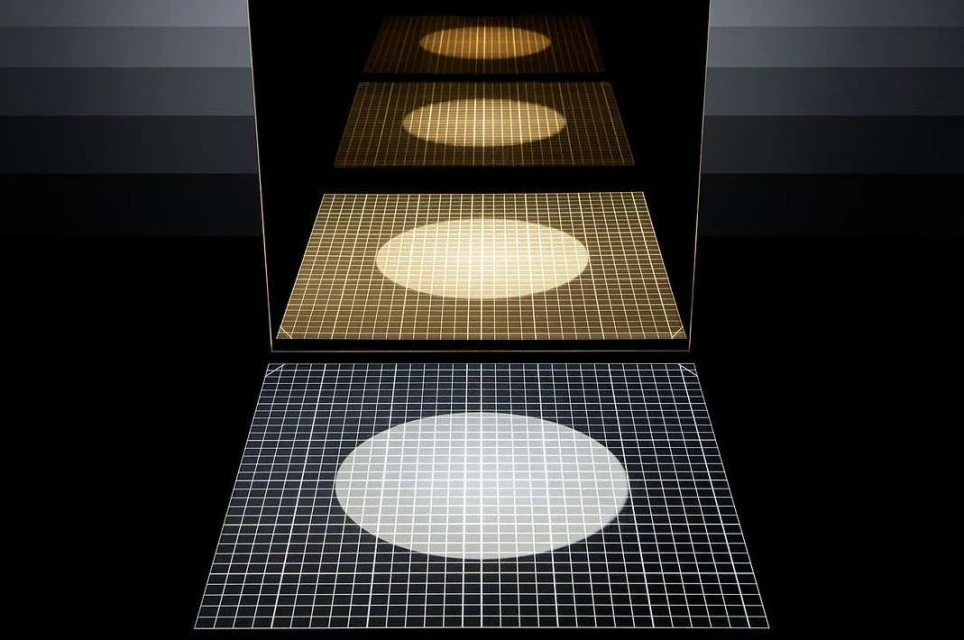 Abstract image with geometric shapes: a square grid with a circular light in a dark studio, with reflections and grayscale gradients.