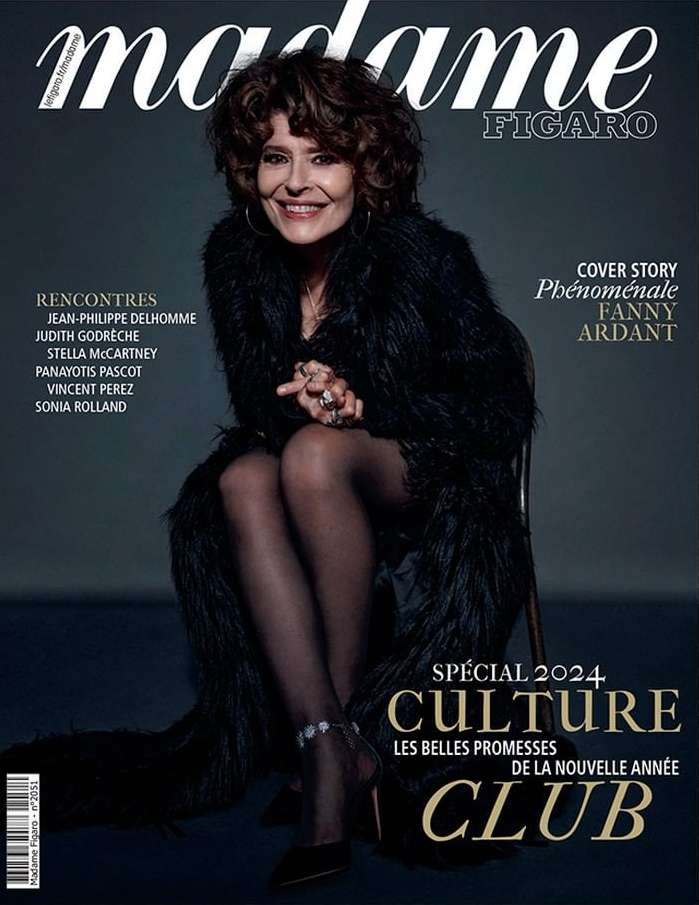 Magazine cover features Fanny Ardant in a black fur coat and sheer hosiery, seated against a grey background with text overlays.