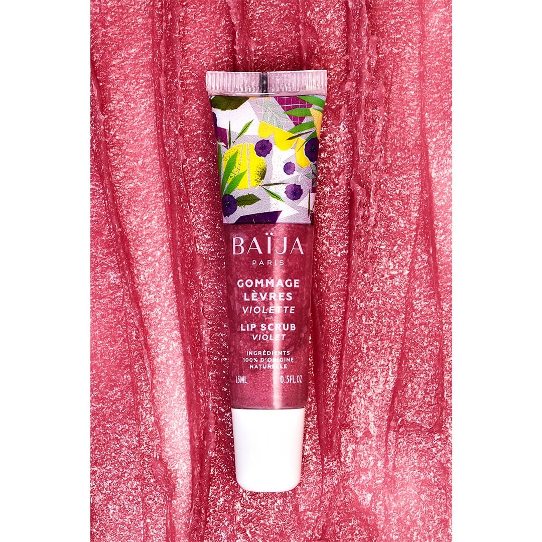 Baija Paris Gommage Levres Violette lip scrub tube against textured pink background. Beauty product for lip care.