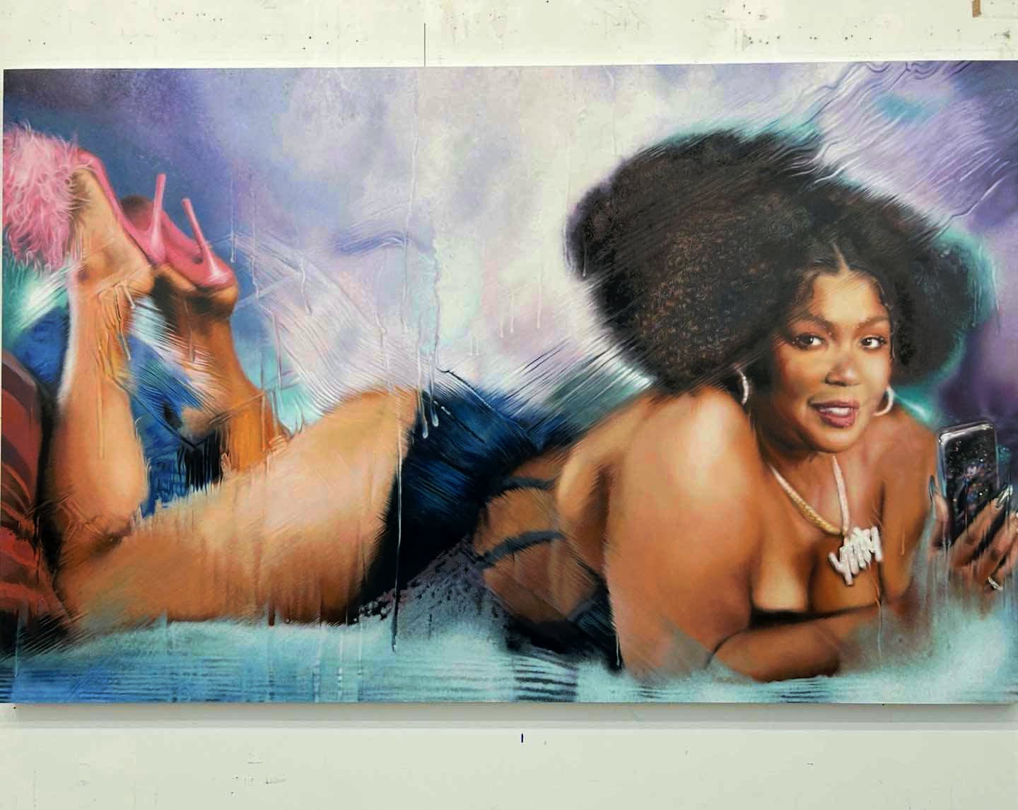 Painting of a woman with afro hair, lying down and holding a smartphone, wearing heels and jewelry against an abstract background.