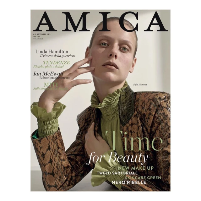 Magazine cover of Amica featuring a blonde woman wearing a patterned blazer, her hand near her face, with beauty related text.