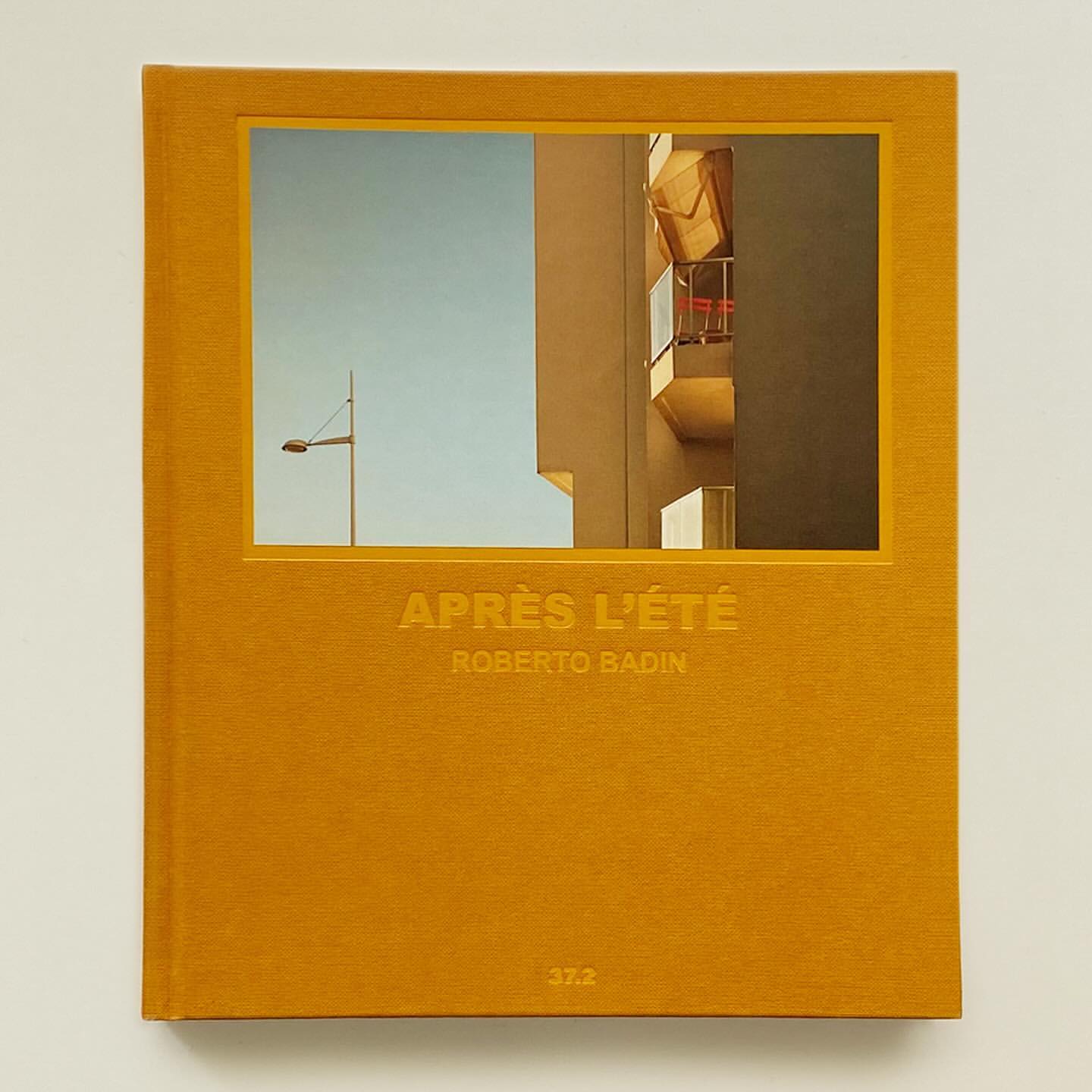 Book cover featuring a photograph of a building against a blue sky, with the title 'Après L'Été' and author Roberto Badin.