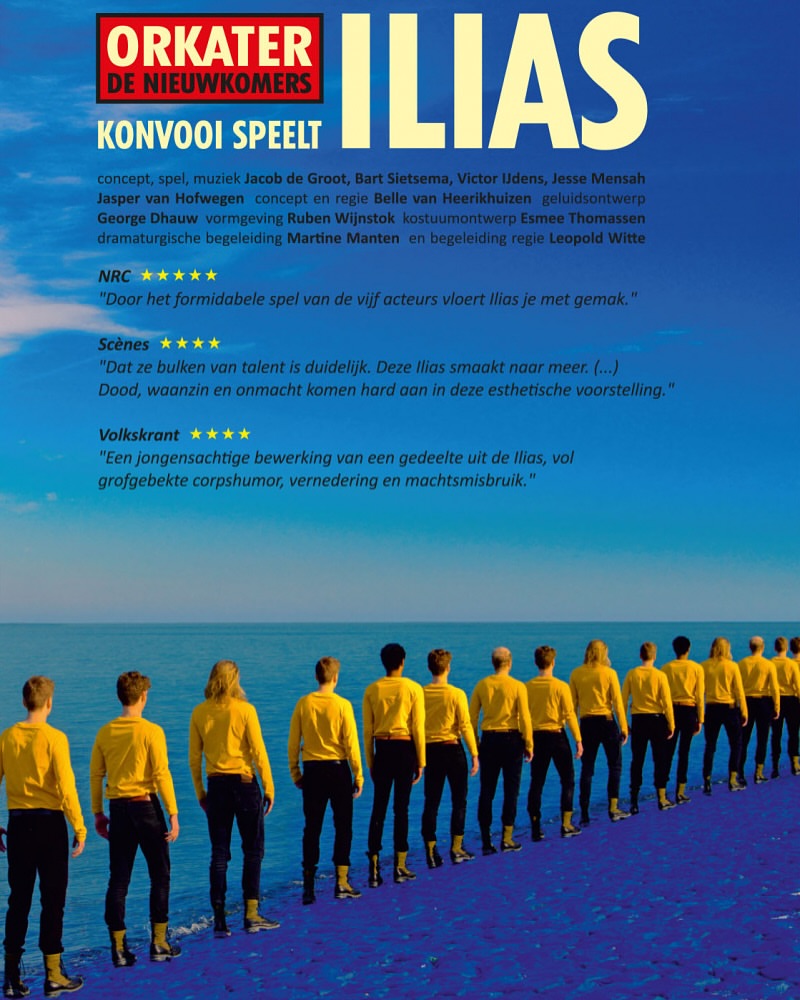 A line of people in yellow shirts walking on a beach in front of the ocean, promoting the play ILIAS from Orkater de Nieuwkomers.