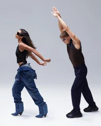 A woman and a man posing against a grey seamless studio background by photographer Quentin Le Gallo