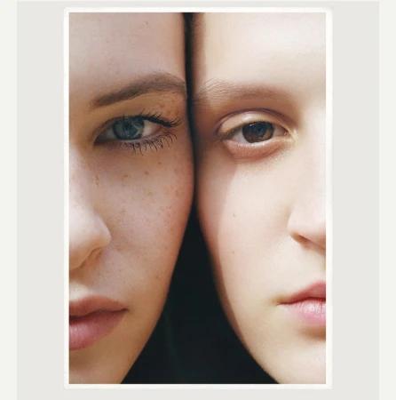 Close-up portrait of two female models with natural skin and soft lighting by photographer Laetitia Hotte.