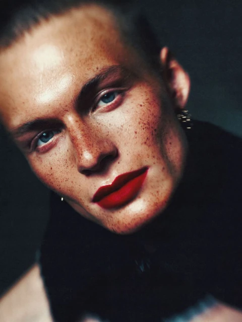 Contours of a moving self