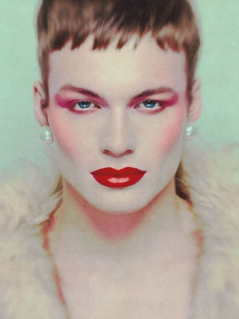 Contours of a moving self