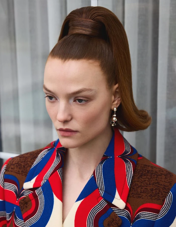Model Roos Abels with a high ponytail wearing a colourful patterned jacket for Elle Turkiye
