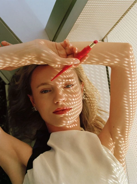 Rouge Stiletto Glossy Shine – Rouge Louboutin 001S