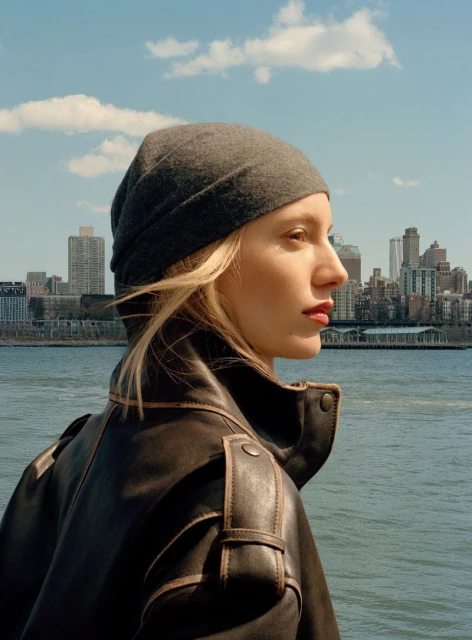 Rouge Stiletto Glossy Shine – Rouge Louboutin 001S