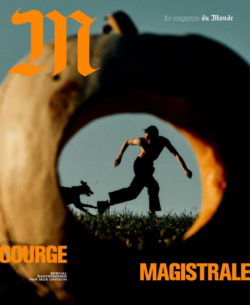 Magazine cover featuring a runner and a dog, seen through a hole in a gourd; the 'M' logo and 'Courge Magistrale' text are visible.