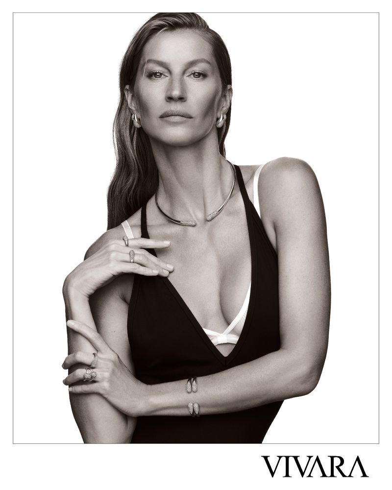 Black and white portrait of Gisele Bündchen wearing fine jewellery and a black halter top against a white studio background for Vivara.