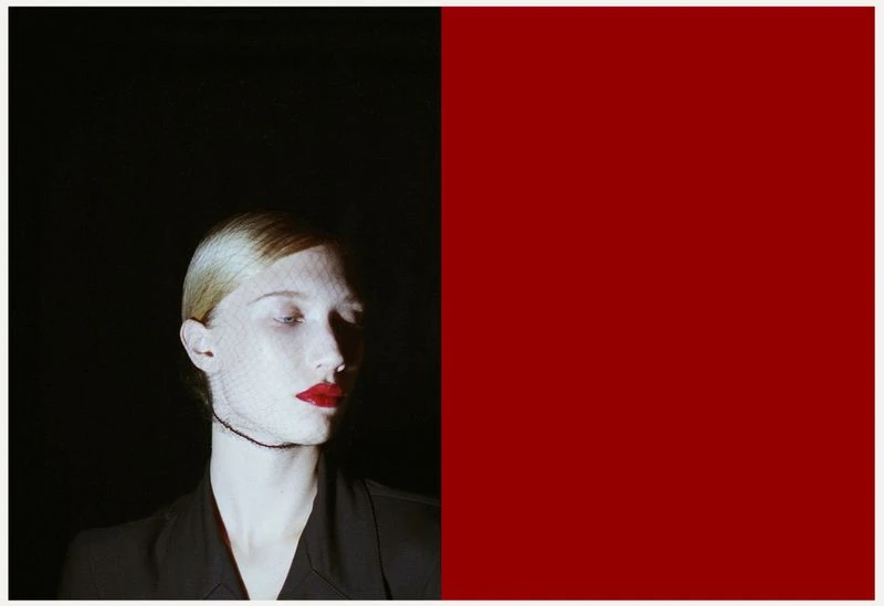 The Séance of Self