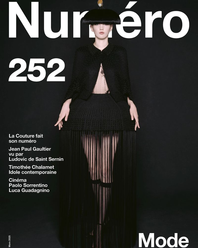 Fashion magazine cover featuring a woman in a black dress and hat, with white text including "Numero 252" and "Mode" on a black background.