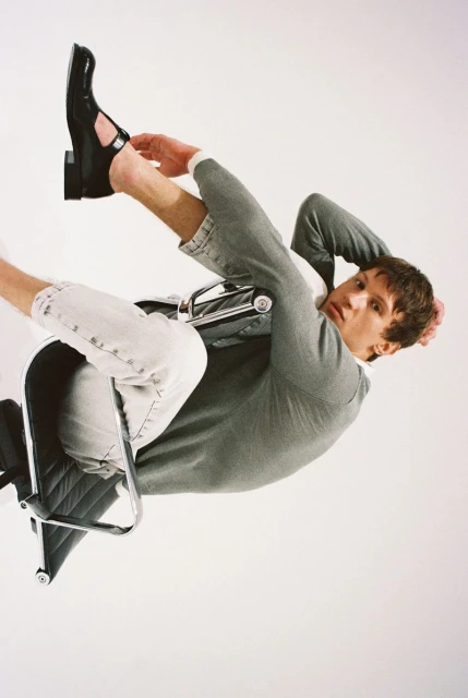 Eliott Tipp in "Improuve the others" by Spyros Rennt