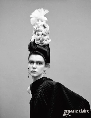 Editorial by Yøøn Chøng