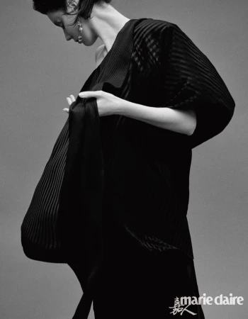 Editorial by Yøøn Chøng