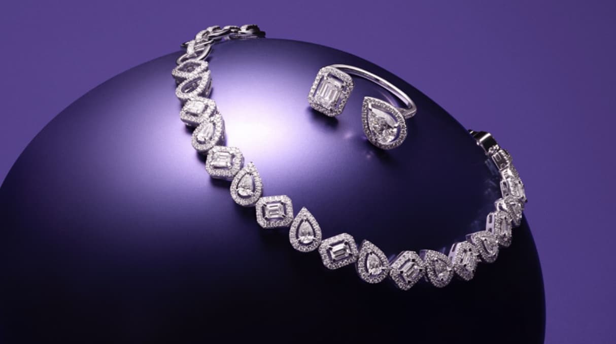 Close-up of a diamond jewelry set featuring a ring and necklace displayed on a gradient purple backdrop, shiny, elegant