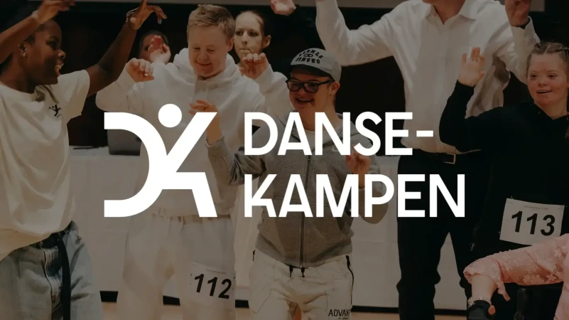 Group of diverse dancers perform in a competition, smiling and gesturing energetically, illuminated by bright stage lights. "Danse-kampen" logo.