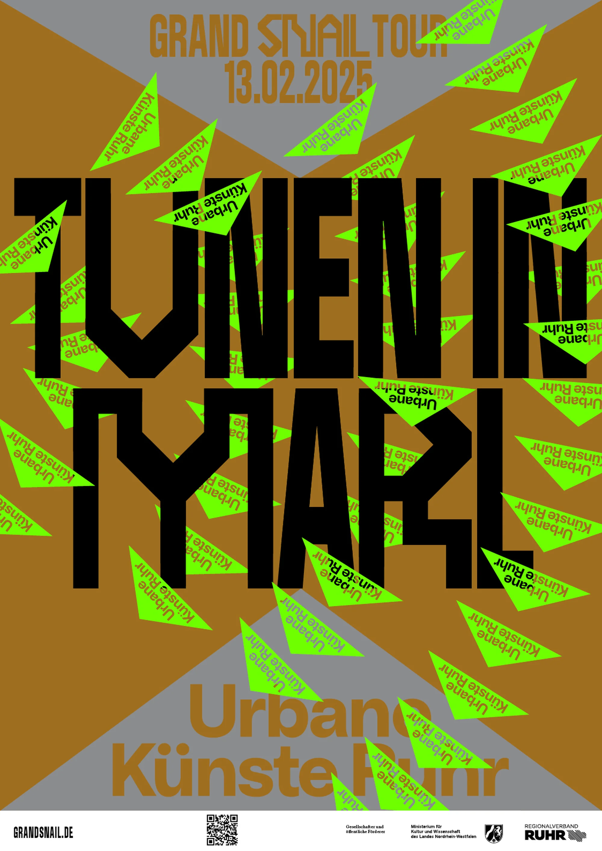 Promotional poster for 'Tunen in Mark' event featuring a gold background with black typography, light green accent triangles and logos.