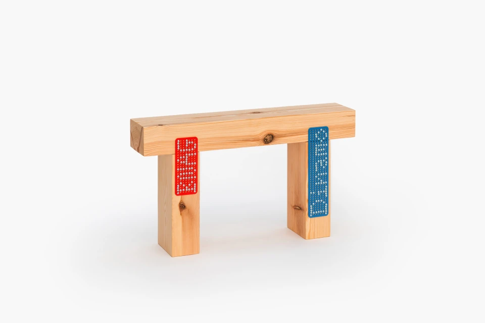 Wooden structure with 'KING' and 'QUEEN' text in red and blue against a bright white backdrop, suitable for modern furniture search.
