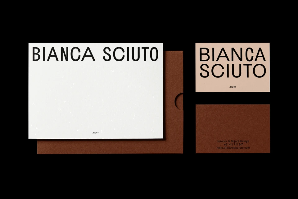 A flat lay showcases business cards and a card holder with the text 'BIANCA SCIUTO,' ideal for branding and graphic design inspiration.