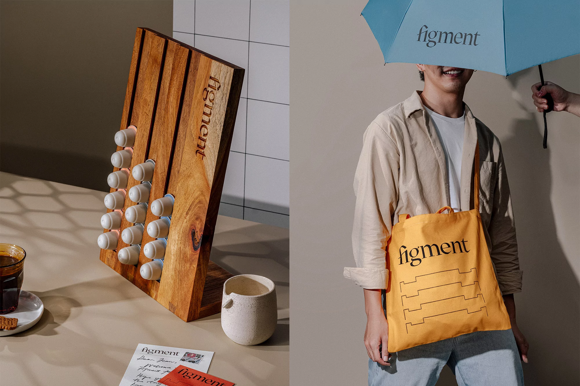 Person with an umbrella and a tote bag stands next to a wooden coffee capsule holder, displayed in a minimalist, well-lit indoor studio setting.