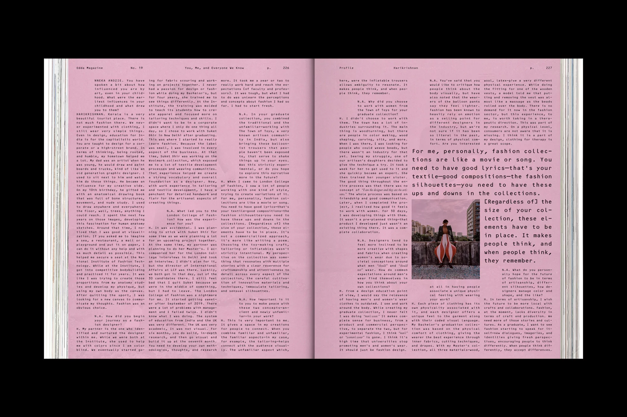 Fashion magazine double-page spread with text about fashion collections and textile compositions, featuring a photo of two figures.