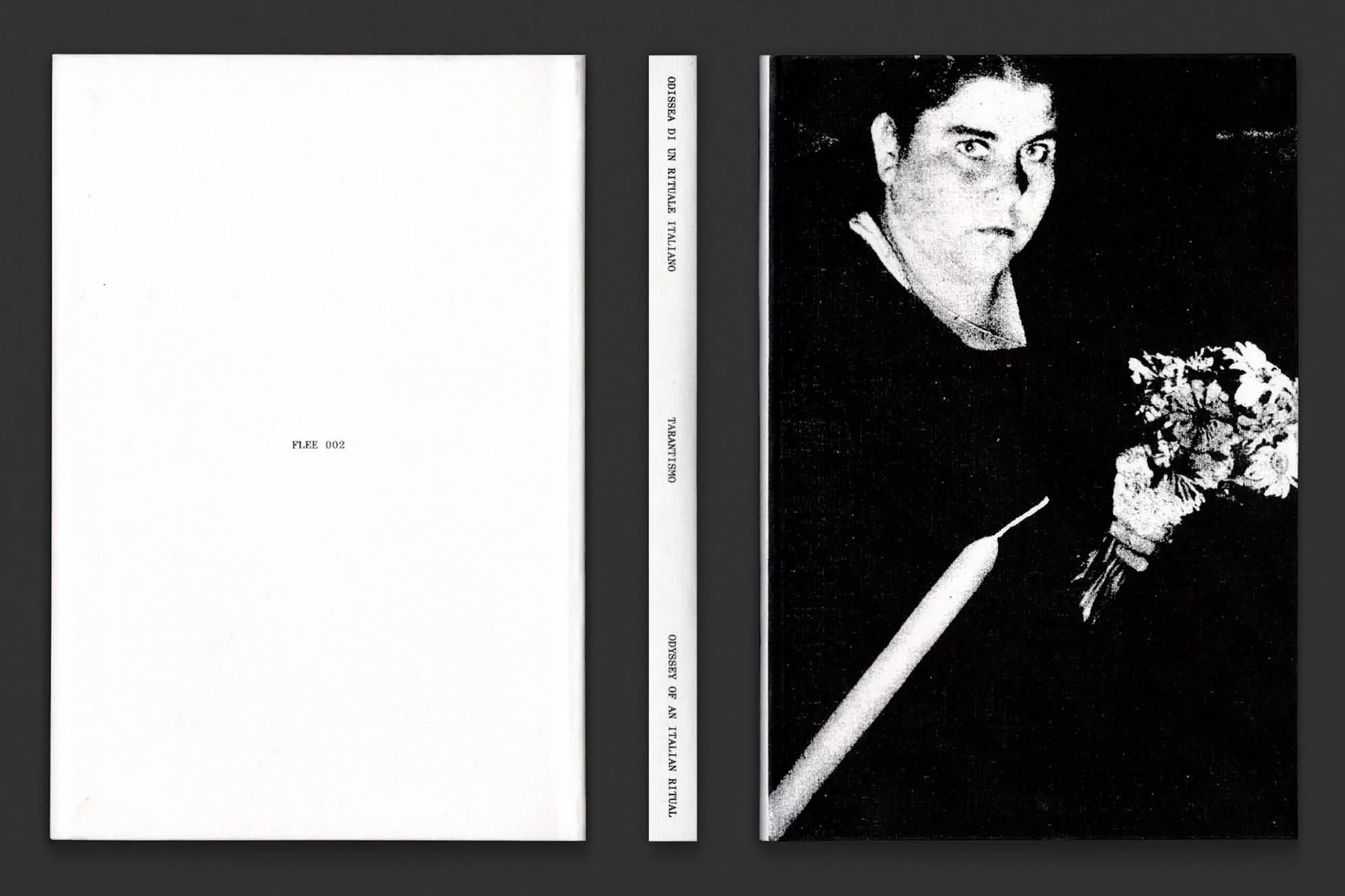 Book cover of 'Cerimonia di un Rituarle Italiano' featuring a woman holding flowers and a candle against a dark background.