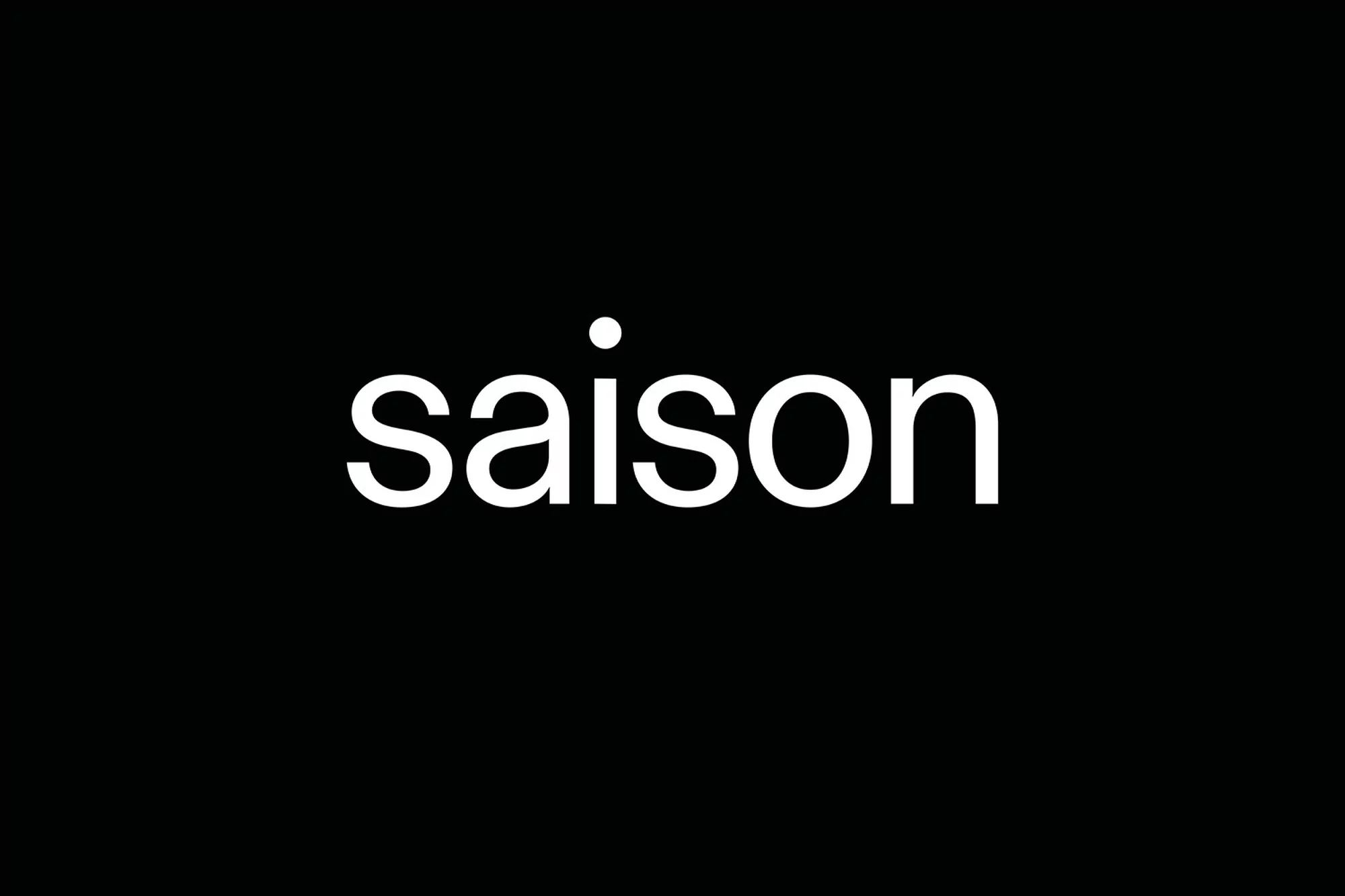 Text graphic with the word 'saison' in white font against a black background, emphasizing minimalism and modern design.