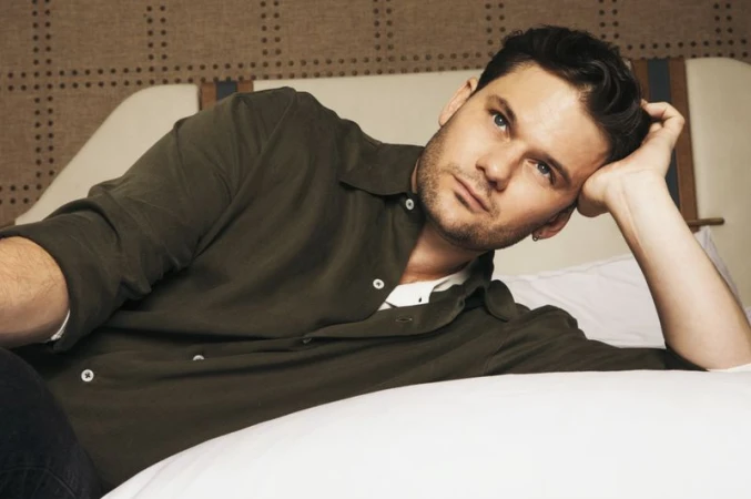 Jeremy Irvine in conversation with E ...