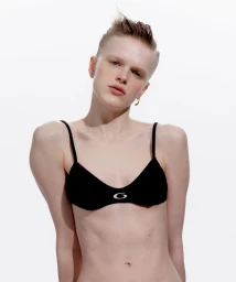 Model Hannah Motler wearing a black bralette against a plain white background for S Moda for El Pais.