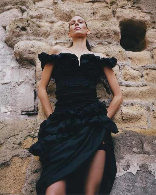 Jeanne Cadieu in Napoli, Italy