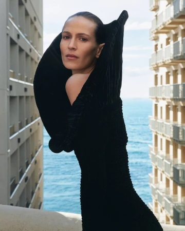 Jeanne Cadieu in Napoli, Italy