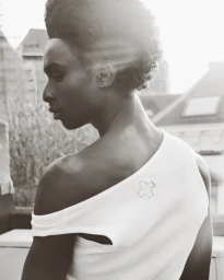 Monochrome portrait of a model wearing a white tank top outdoors, captured by Sieme Hermans for Numero Netherlands.