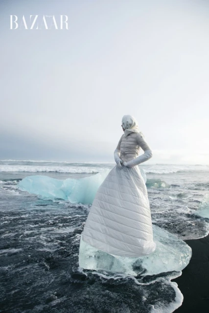 Where light freezes